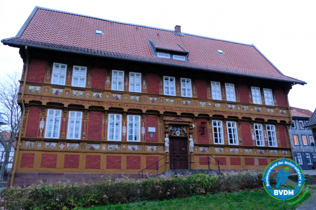 Ein reich verziertes Fachwerkhaus