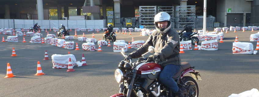 Motorrad im Parcour