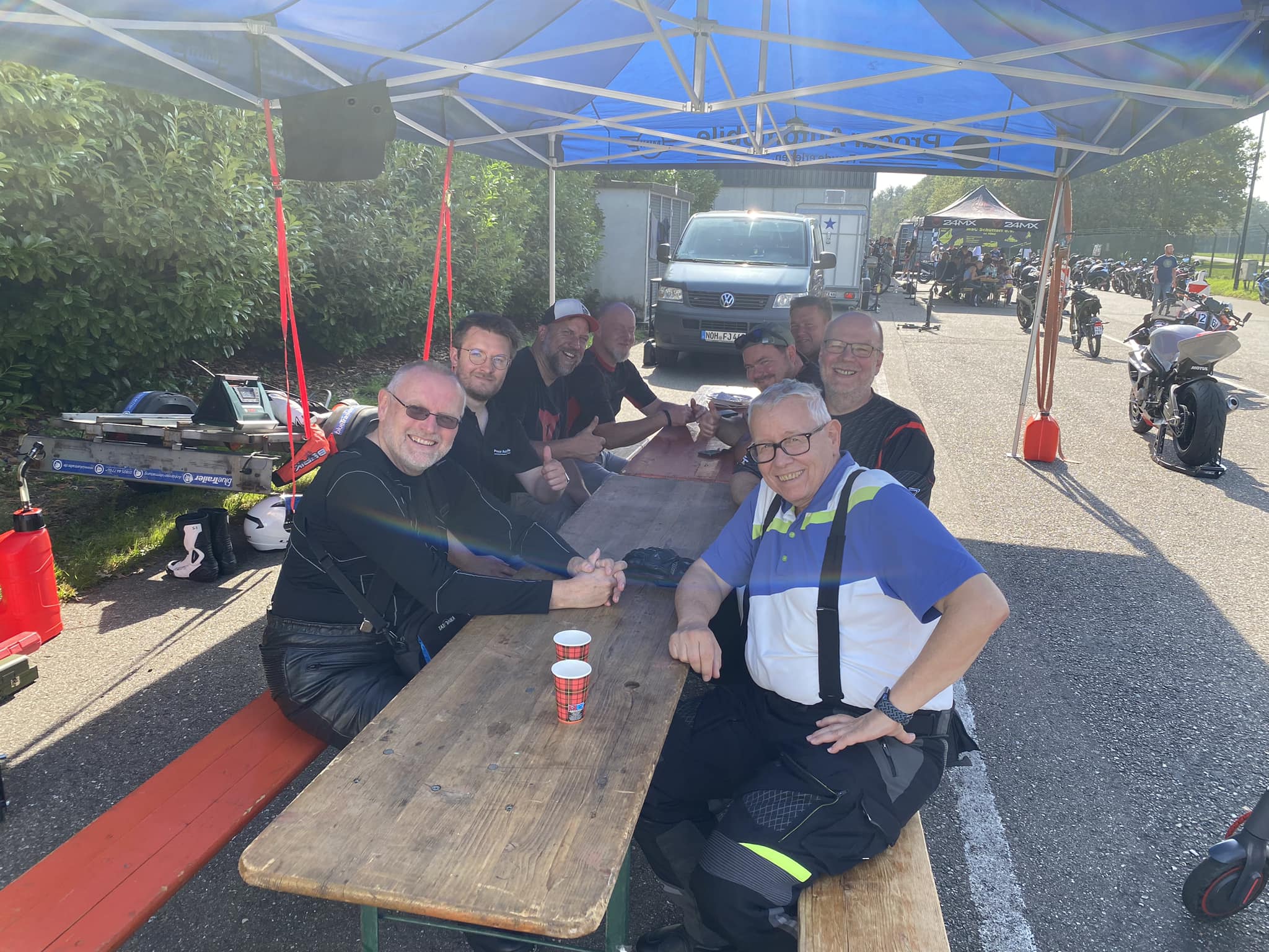 Pause mit den BMW-Fahrern, Foto: BVDM, Diewald