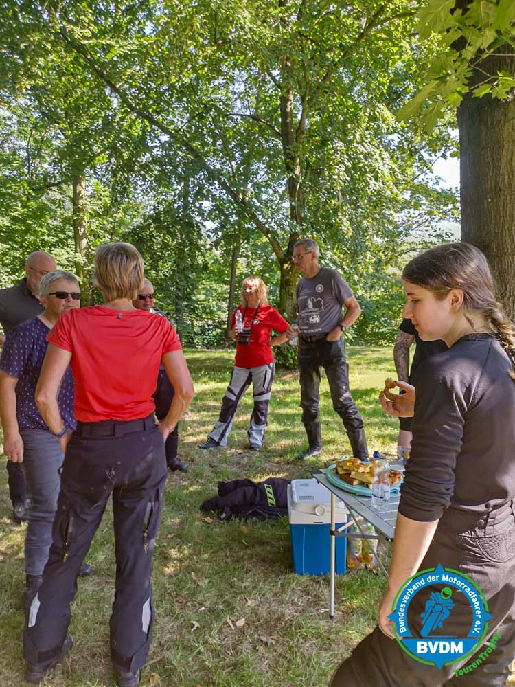 Lecker Kuchen im Schatten Lecker Kuchen im Schatten