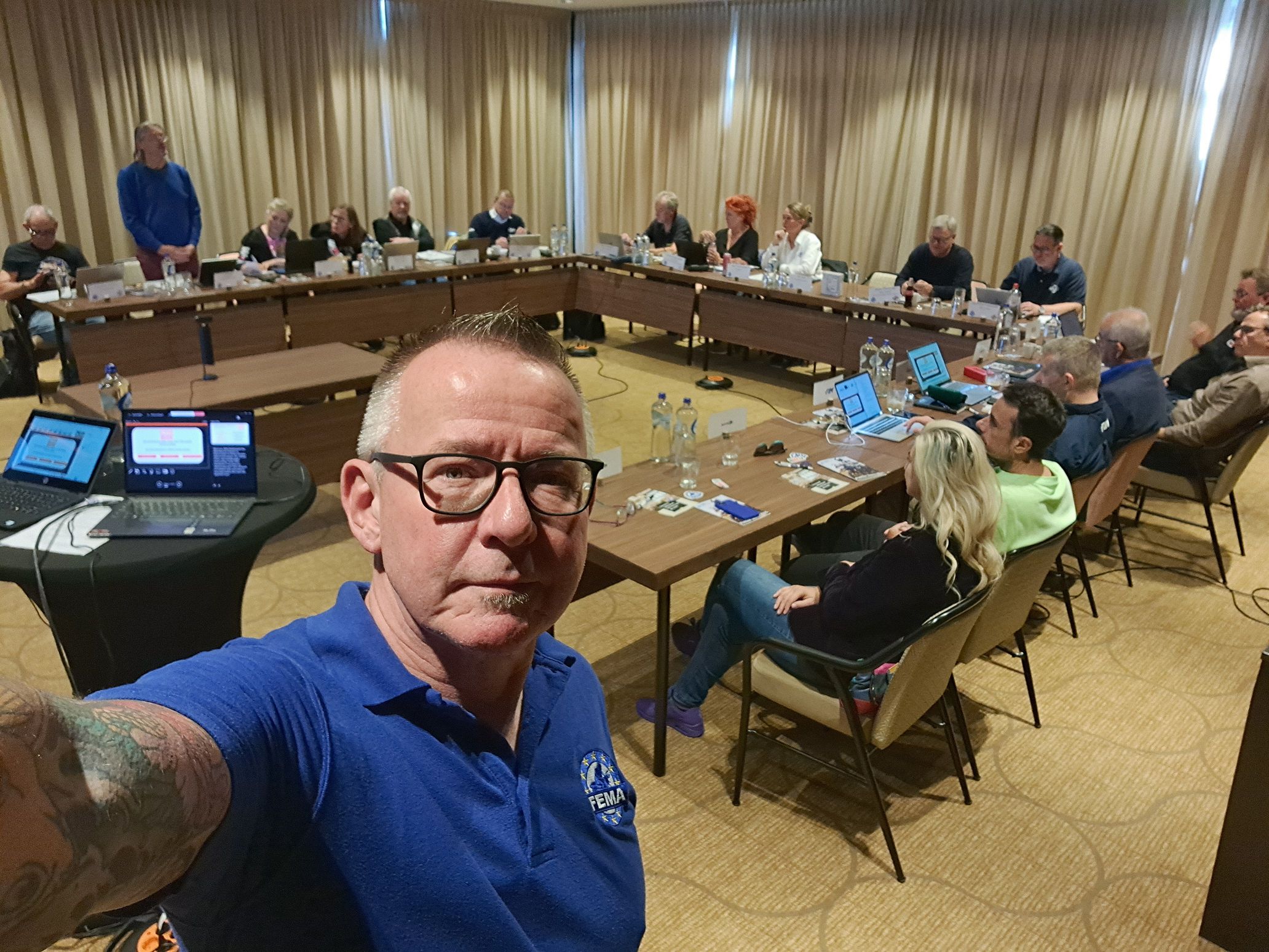 Klassische Meeting-Situation. Selfie: Wim Taal/FEMA